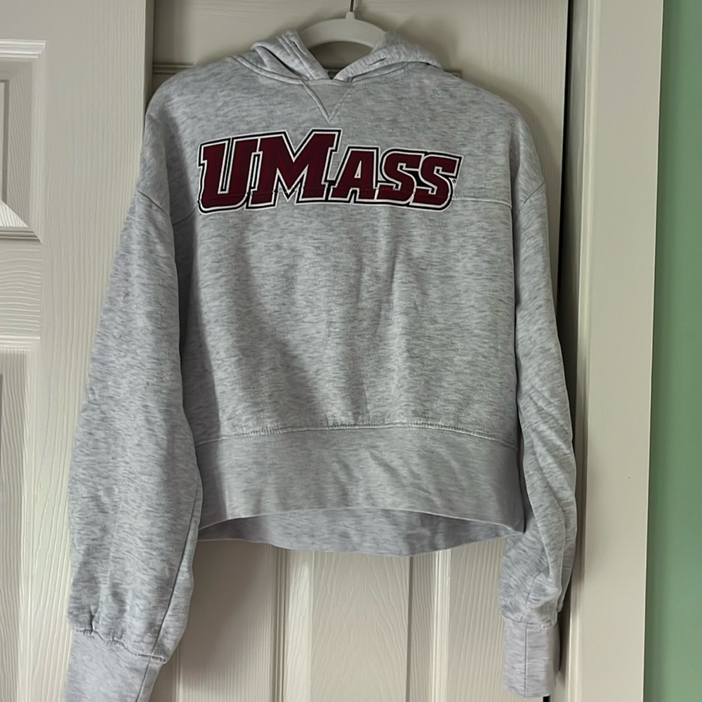 UMASS cropped hoodie